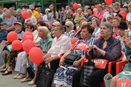 Выборы в Новосибирске: Жители левобережья встретились с Анатолием Локтем