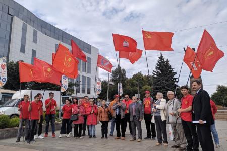 В Кирове прошла акция КПРФ за честные выборы 