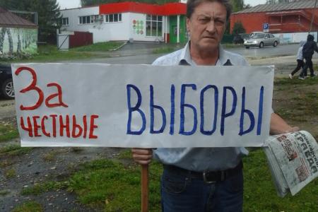 В Чувашии прошли пикеты "За честные и чистые выборы!"