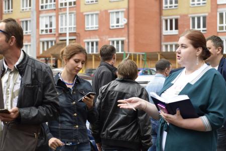 Калининградские коммунисты встретились с жителями аварийного дома