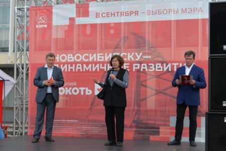 Выборы в Новосибирске. Кандидат в мэры Анатолий Локоть встретился с дзержинцами