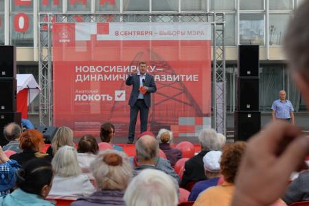 Выборы в Новосибирске. Кандидат в мэры Анатолий Локоть встретился с дзержинцами