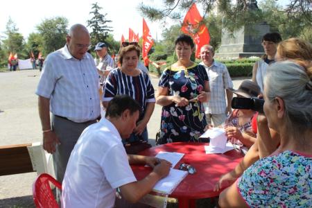 Сталинградские коммунисты потребовали от власть предержащих проведения честных выборов и социальной справедливости