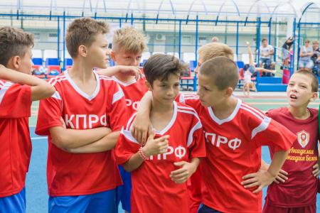 Спортивный клуб КПРФ провел детский футбольный турнир в Крыму