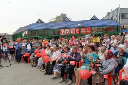 Выборы в Новосибирске: Жители левобережья встретились с Анатолием Локтем
