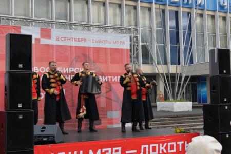 Выборы в Новосибирске. Кандидат в мэры Анатолий Локоть встретился с дзержинцами