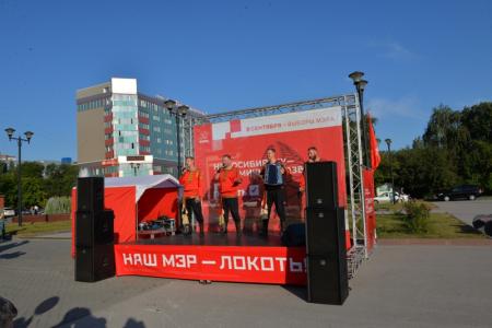 Новосибирск. Самая многочисленная встреча Анатолия Локтя с гражданами прошла возле библиотеки ГПНТБ