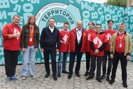«Обновленный социализм стучится в ваши двери и души»