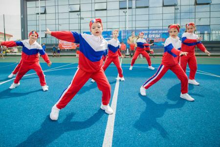 Спортивный клуб КПРФ провел детский футбольный турнир в Крыму