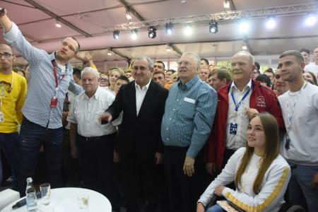 «Обновленный социализм стучится в ваши двери и души»