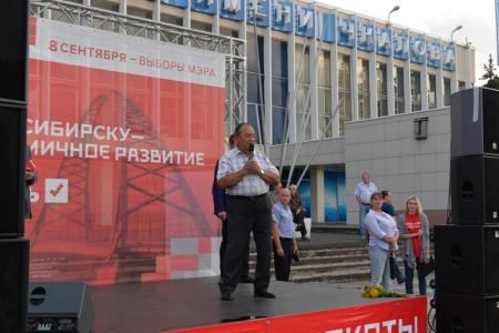 Выборы в Новосибирске. Кандидат в мэры Анатолий Локоть встретился с дзержинцами