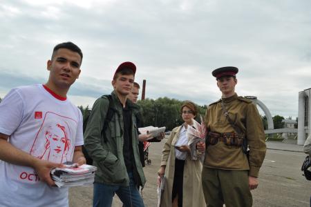 Состоялась рабочая поездка ленинградских коммунистов и комсомольцев в Великий Новгород
