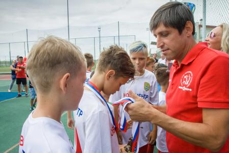 Спортивный клуб КПРФ провел детский футбольный турнир в Крыму