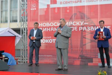 Выборы в Новосибирске. Кандидат в мэры Анатолий Локоть встретился с дзержинцами