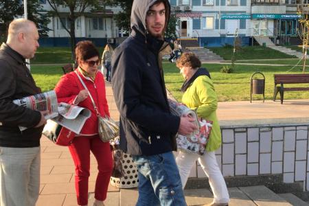 «Красные в городе!». Московские коммунисты активно раздают агитационную продукцию на улицах российской столицы
