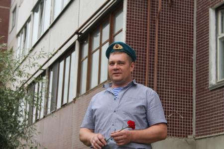Память о подвигах. Коммунисты Пскова провели автопробег в день ВДВ