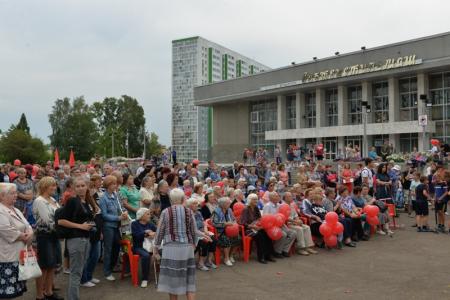 Выборы в Новосибирске. В микрорайоне Чистая Слобода подготовили более 200 вопросов кандидату Анатолию Локтю