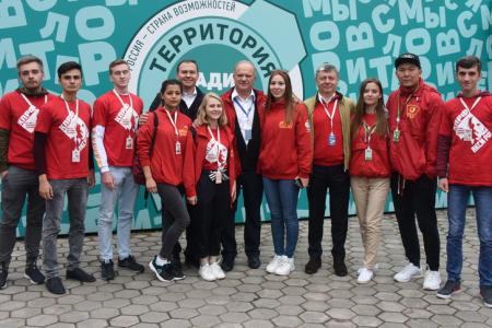 «Обновленный социализм стучится в ваши двери и души»