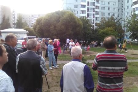 Нина Останина проводит встречи с жителями Великого Новгорода