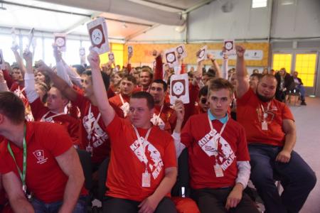 «Обновленный социализм стучится в ваши двери и души»
