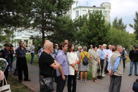 Трехметровую стелу с якорем в память героям-речникам открыли в Новосибирске