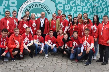 «Обновленный социализм стучится в ваши двери и души»