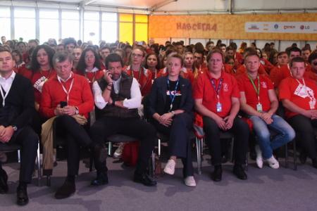 «Обновленный социализм стучится в ваши двери и души»