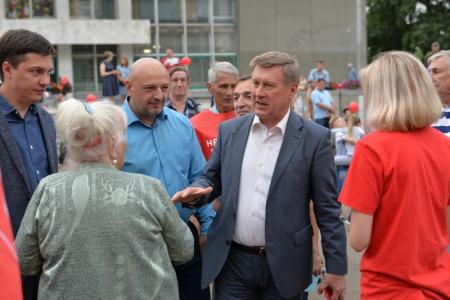 Выборы в Новосибирске. В микрорайоне Чистая Слобода подготовили более 200 вопросов кандидату Анатолию Локтю