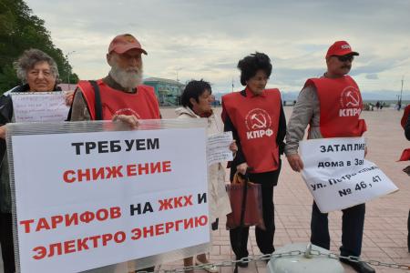 Коммунисты Камчатки вышли на пикеты под лозунгом «За честные и чистые выборы! За достойную жизнь жителей Камчатки!»