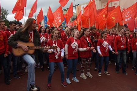 «Обновленный социализм стучится в ваши двери и души»