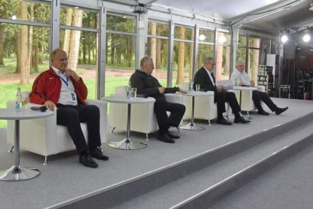 «Обновленный социализм стучится в ваши двери и души»