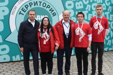 «Обновленный социализм стучится в ваши двери и души»