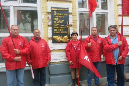 Тамбовские коммунисты провели автопробег, посвящённый 140-летию со дня рождения И.В. Сталина