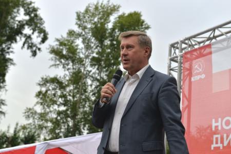Выборы в Новосибирске. В микрорайоне Чистая Слобода подготовили более 200 вопросов кандидату Анатолию Локтю