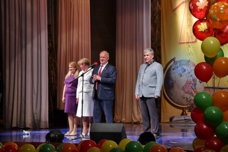 Г.А. Зюганов принял участие в торжественных мероприятиях, посвященных Дню Знаний, в Совхозе имени Ленина