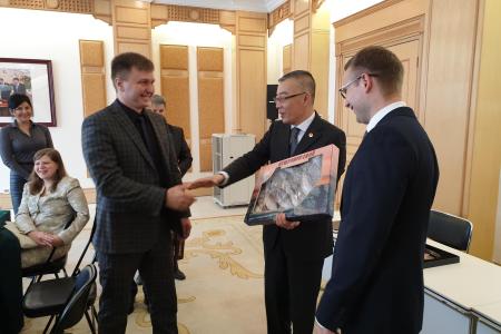 Делегация молодых коммунистов из России во главе с В.П. Исаковым посетила Китай