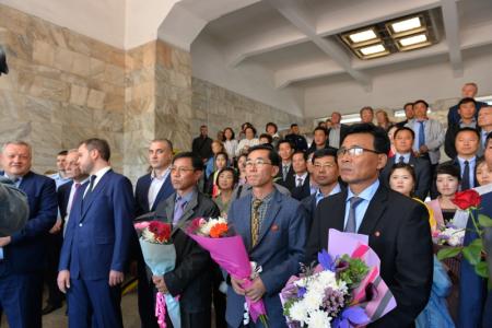Мэр Новосибирска Анатолий Локоть открыл памятную доску Ким Чен Иру