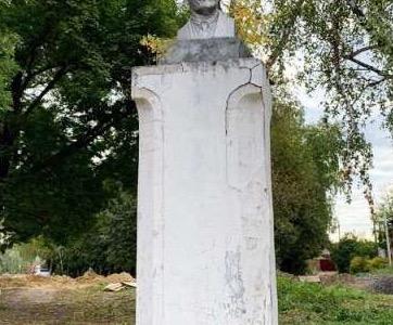 Проголосуй и защити памятник Ленину на Красной площади в Веневе!