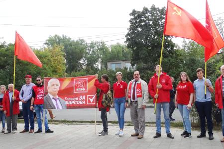 Н.Н. Иванов принял участие в Курске в шествии «Красные в городе»