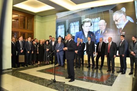 Г.А. Зюганов принял участие в открытие выставки, посвященной юбилею А.Н. Чилингарова