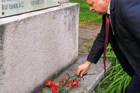 Курган. Коммунисты почтили память защитников Советской власти