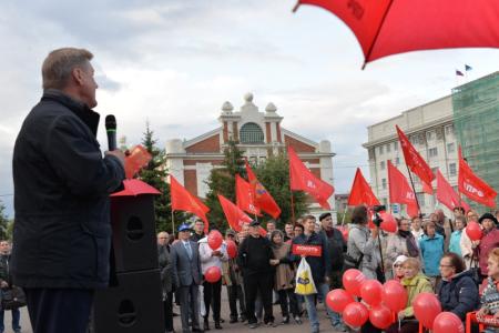 Новосибирск. Финальная встреча Анатолия Локтя с избирателями прошла в Первомайском сквере