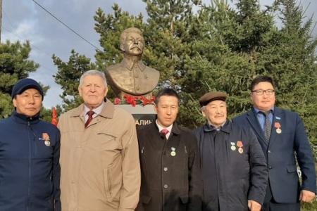 Республика Якутия. В Вилюйске открыли памятник И.В. Сталину