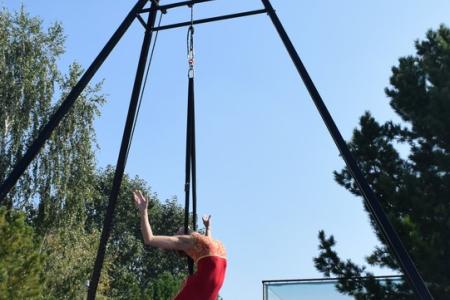 Депутаты фракции КПРФ Мособлдумы Александр Наумов и Дмитрий Кононенко поздравили жителей Дмитрова с 865-летием города