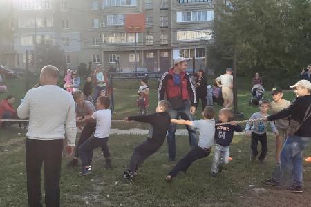 Рязанские коммунисты организовали "Праздник урожая" для жителей микрорайона Южный