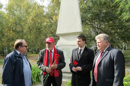 Курган. Коммунисты почтили память защитников Советской власти