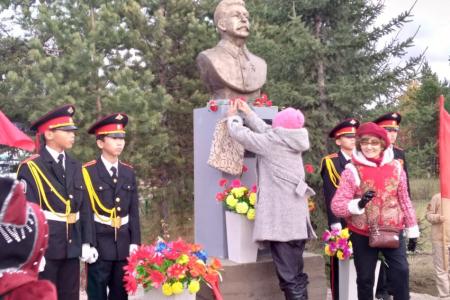 Республика Якутия. В Вилюйске открыли памятник И.В. Сталину