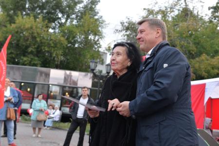 Новосибирск. Финальная встреча Анатолия Локтя с избирателями прошла в Первомайском сквере