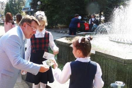 Курск. Н.Н. Иванов принял участие в праздничной линейке