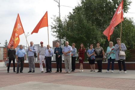 В Чите коммунисты почтили память погибших во Второй мировой войне